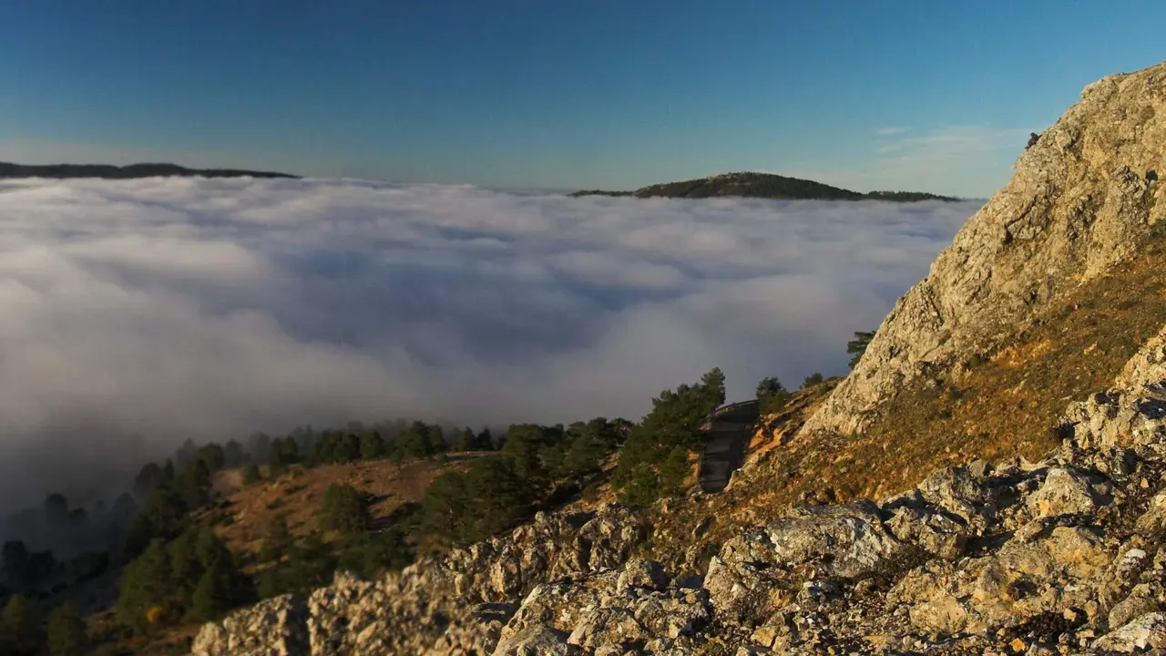 La vega del Tajo, cubierta de nubes / Drakis