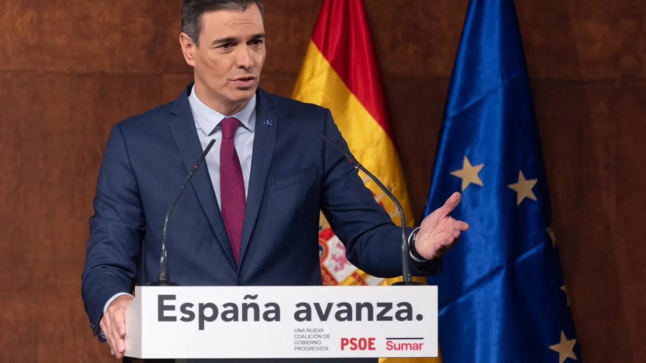 El presidente del Gobierno en funciones, Pedro S&aacute;nchez, tras la firma de un acuerdo con la l&iacute;der de Sumar /
Eduardo Parra / Europa Press