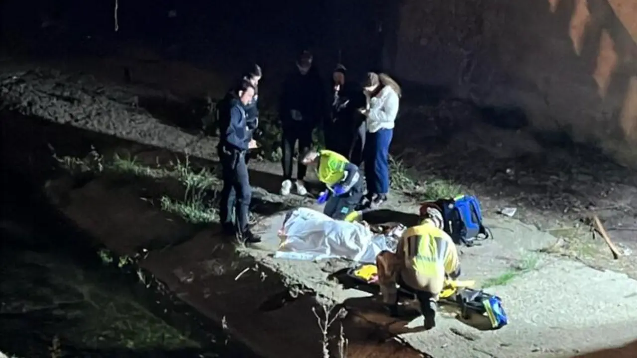Imagen de la polic&iacute;a de Tarazona y los sanitarios en el lugar de los hechos / Redes Sociales 2H.A.
