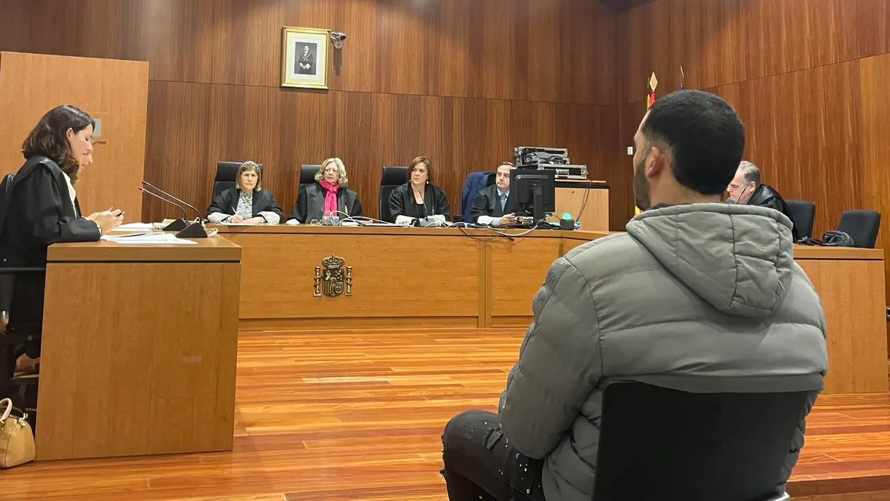 Imagen del acusado declarando ante la jueza esta ma&ntilde;ana en la Audiencia Provincial de Zaragoza / H.A.