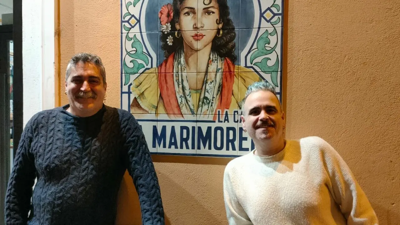 Arturo y V&iacute;ctor, en la puerta de La Casa de la Marimorena / HA