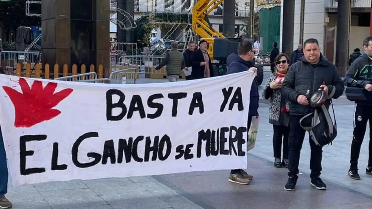Imagen del primer mi&eacute;rcoles de protestas en la Plaza del Pilar / 
H.A.