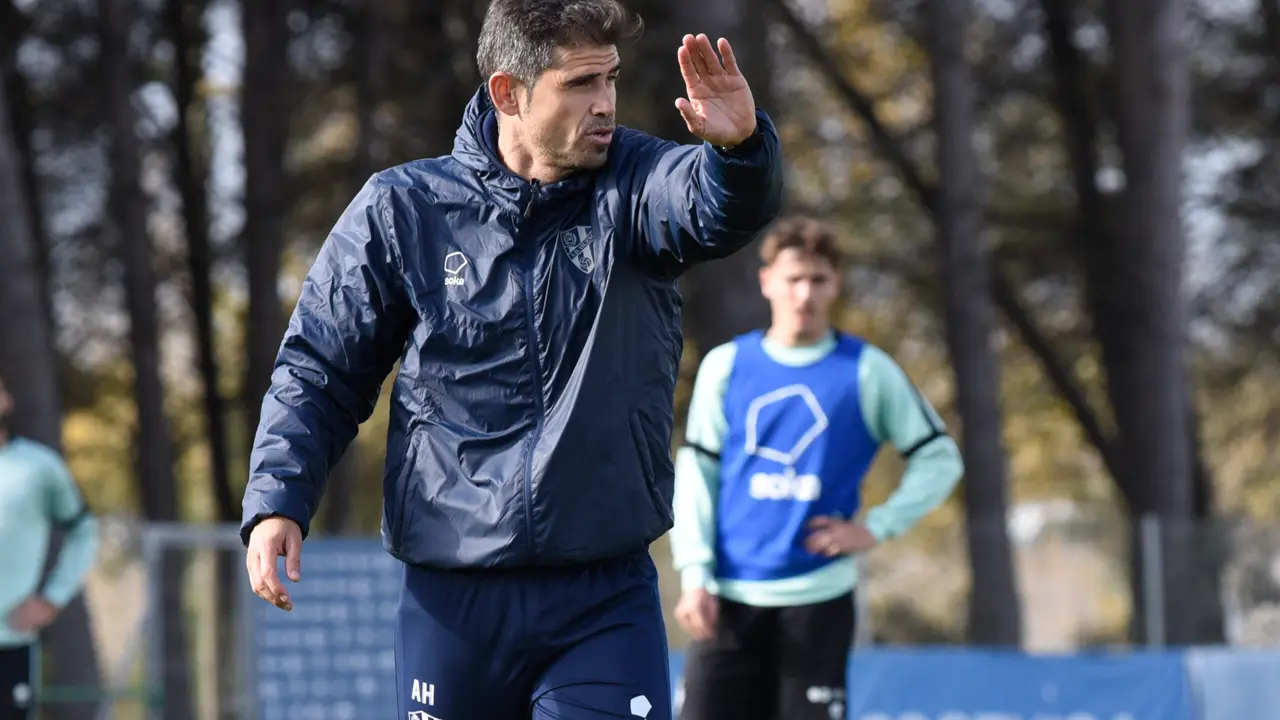 Antonio Hidalgo en un entrenamiento / SD HUESCA