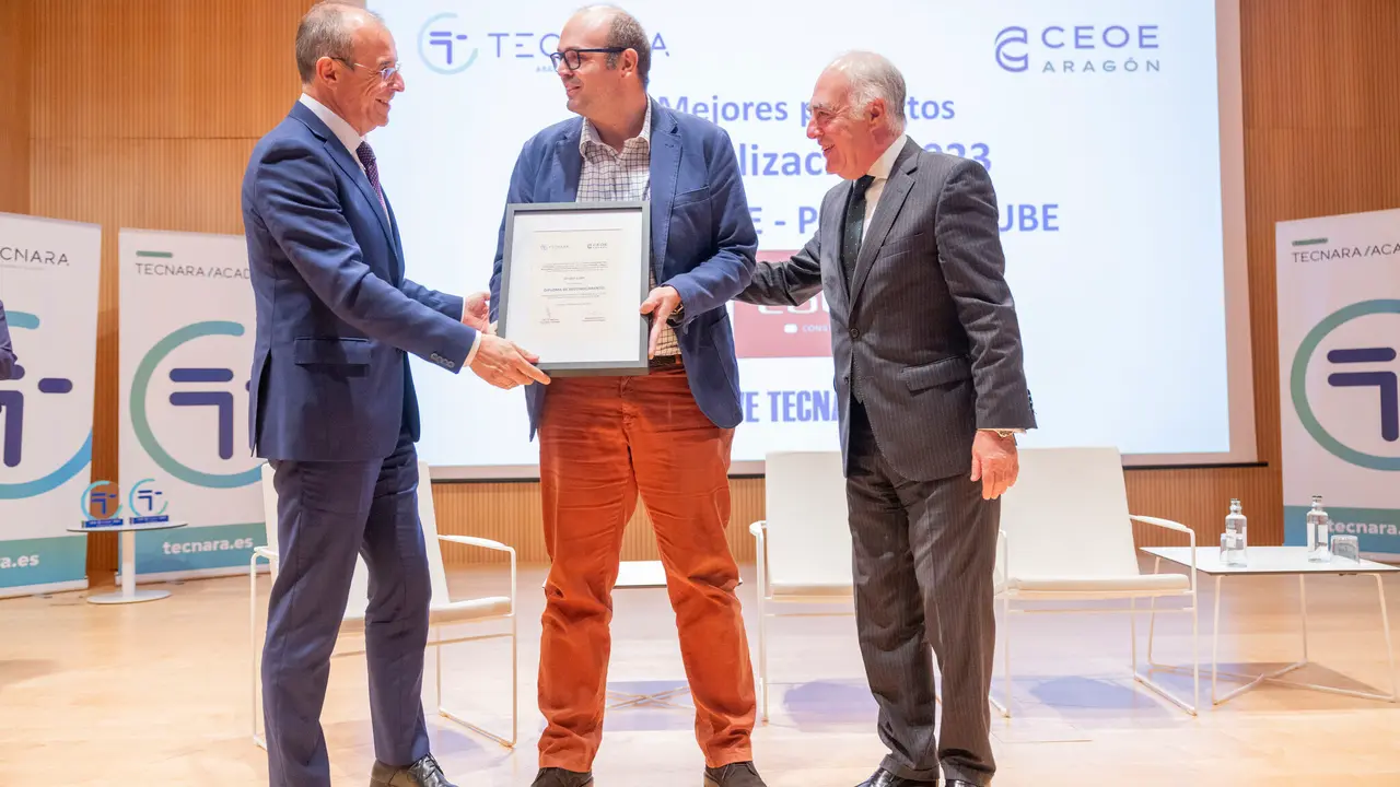 Momento de la entrega del premio a Grupo Lobe / HA