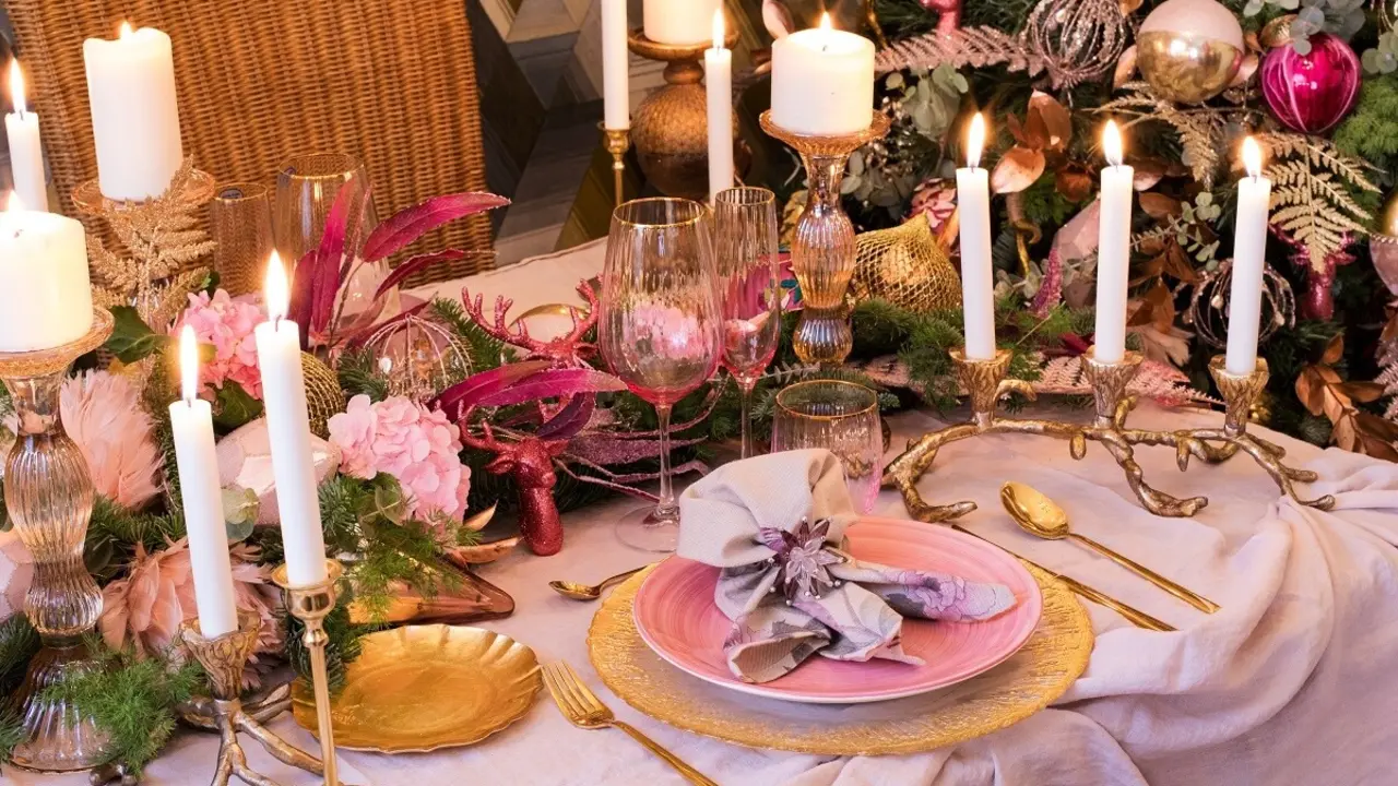 Los elementos naturales y las velas, claves para poner una mesa de Navidad / Bego&ntilde;a Sim&oacute;n