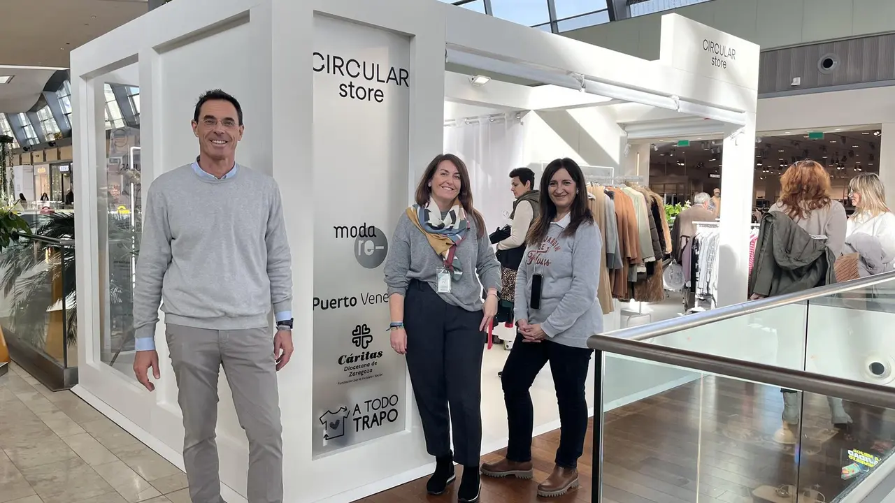 Puerto Venecia y 'A Todo Trapo' abren la primera tienda de ropa de segunda oportunidad / Puerto Venecia