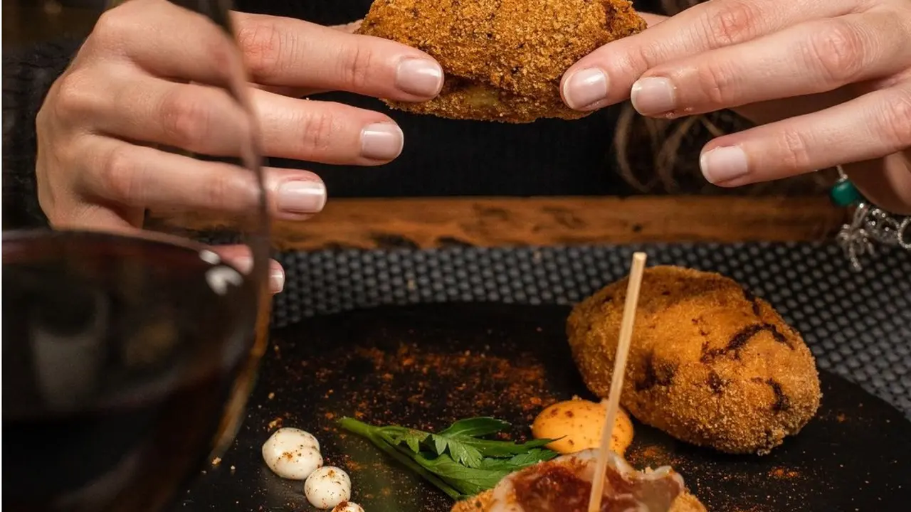 Las opciones para tapear el 24 de diciembre son m&uacute;ltiples en Zaragoza / Costa 8 Gastrobar
