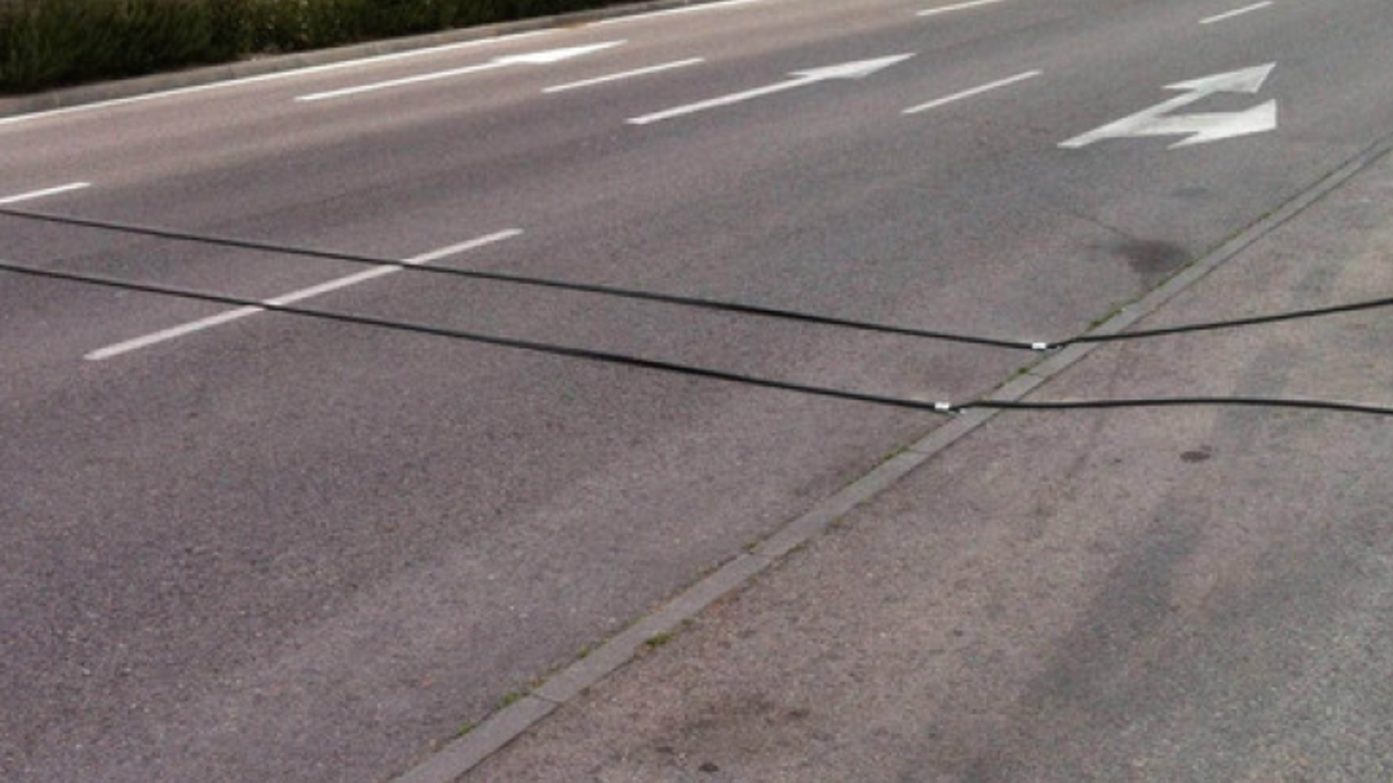 Es muy com&uacute;n ver estos cables negros en las careteras