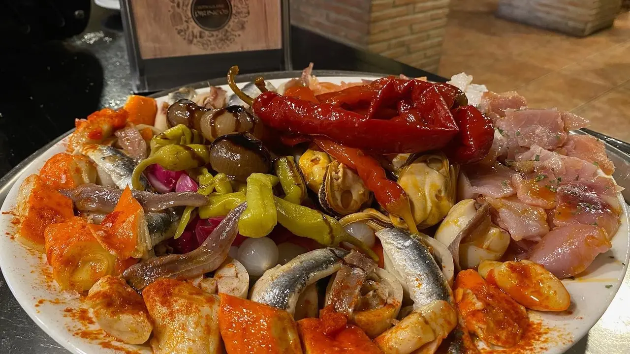En Huesca hay una amplia variedad de locales para tapear / Bodega Bar Pirineos