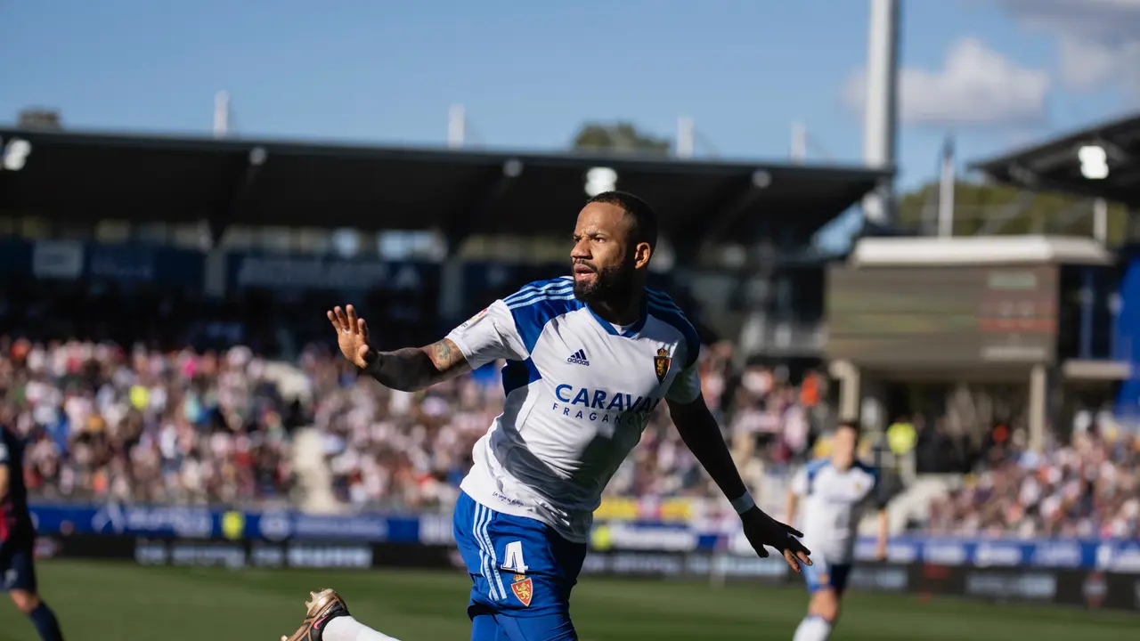 Beb&eacute; con el Real Zaragoza / MARCOS CEBRI&Aacute;N