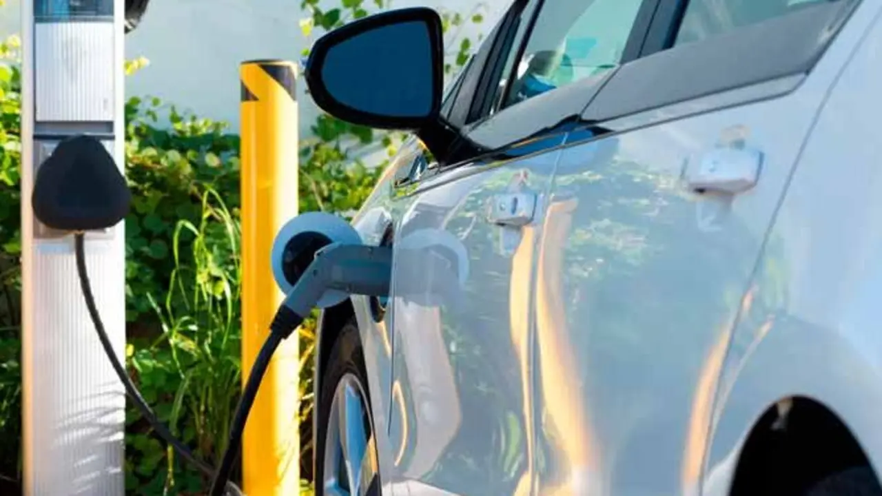 Nueva inyecci&oacute;n econ&oacute;mica para el Plan Moves III, que incentiva la compra de veh&iacute;culos el&eacute;ctricos. / HA