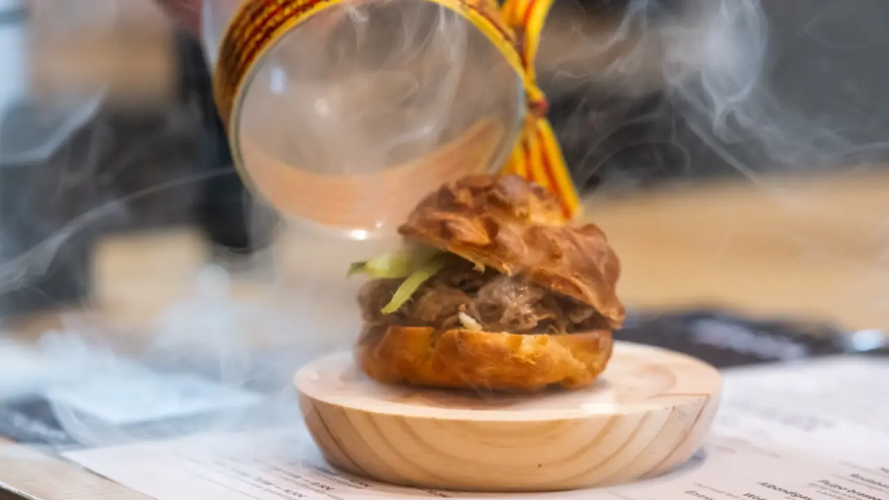 Bu&ntilde;uelo de Cierzo es una tapa 100% aragonesa por los ingredientes y por la presentaci&oacute;n / Grupo T&aacute;ndem