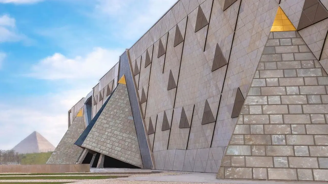 El Gran Museo Egipcio ha tardado 20 a&ntilde;os en construirse y tiene una superficie de 50.000 m2