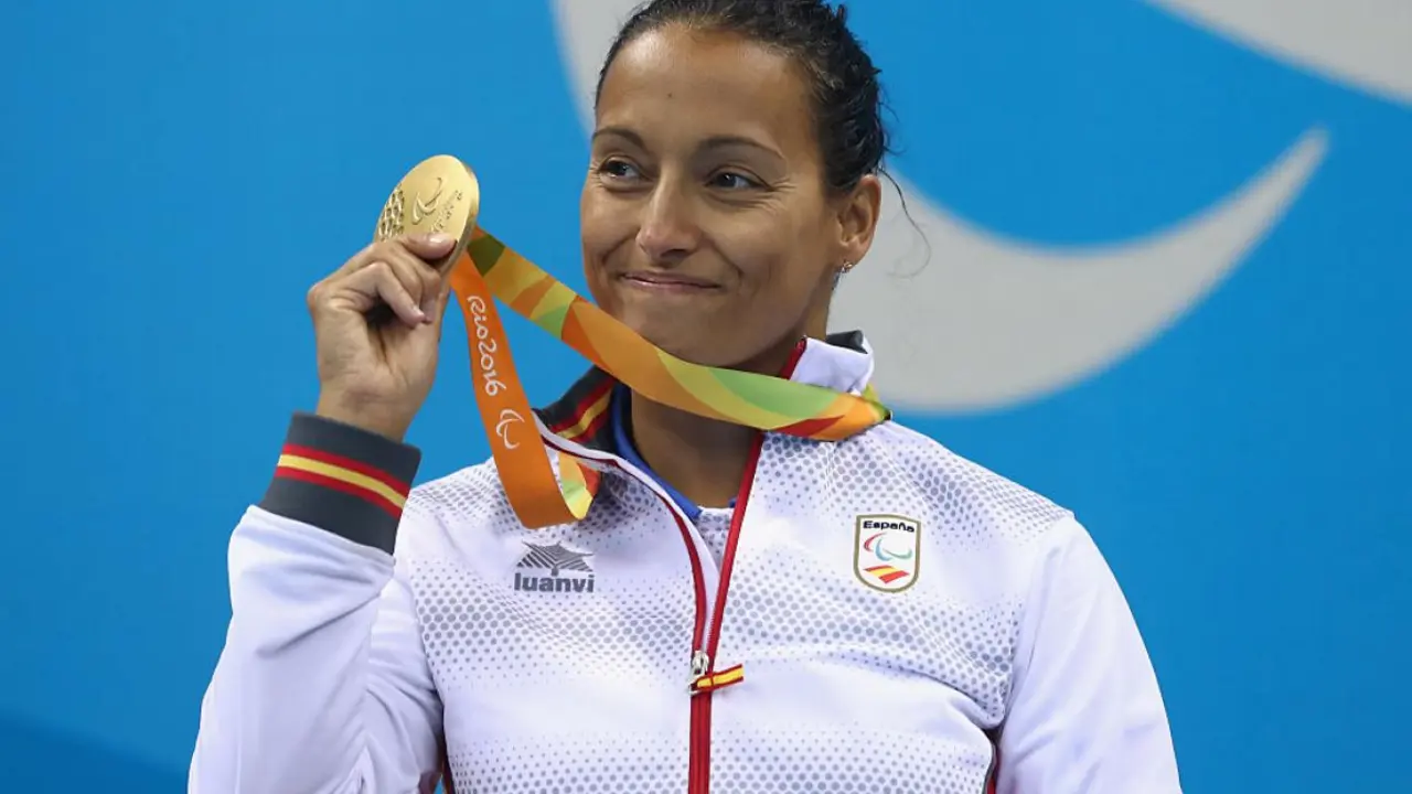 Teresa Perales con una medalla en R&iacute;o / 'X'