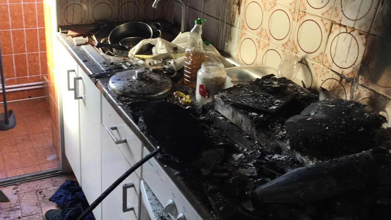 Imagen de la cocina de la casa incendiada, lugar donde pudo originarse el fuego/ Ayuntamiento de Huesca