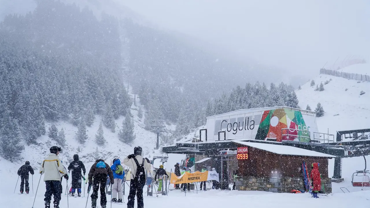 Las &uacute;ltimas nevadas dejan 150 km de pista esquiable en Aram&oacute;n