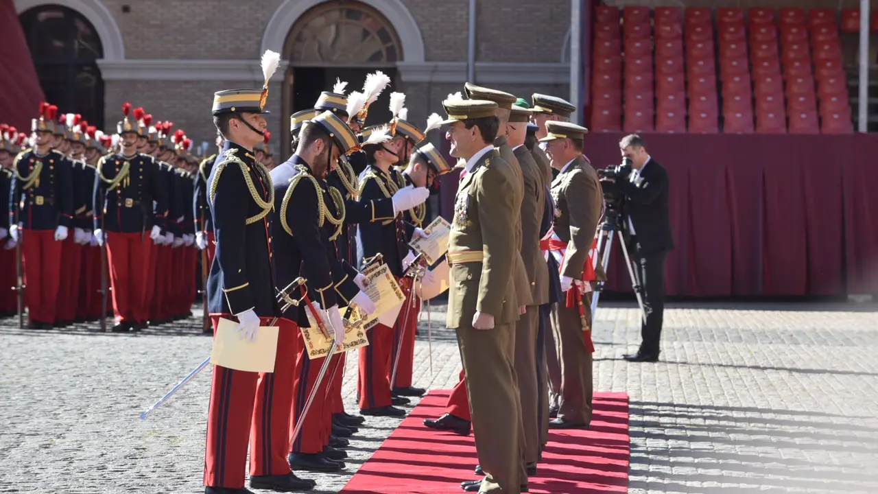 Militares reciben condecoraciones.
Ram&oacute;n Comet - EP