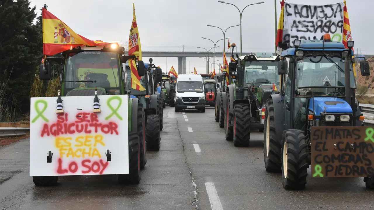 Una jornada anterior de la protesta agr&iacute;cola en la N-330. / Ram&oacute;n Comet - EP