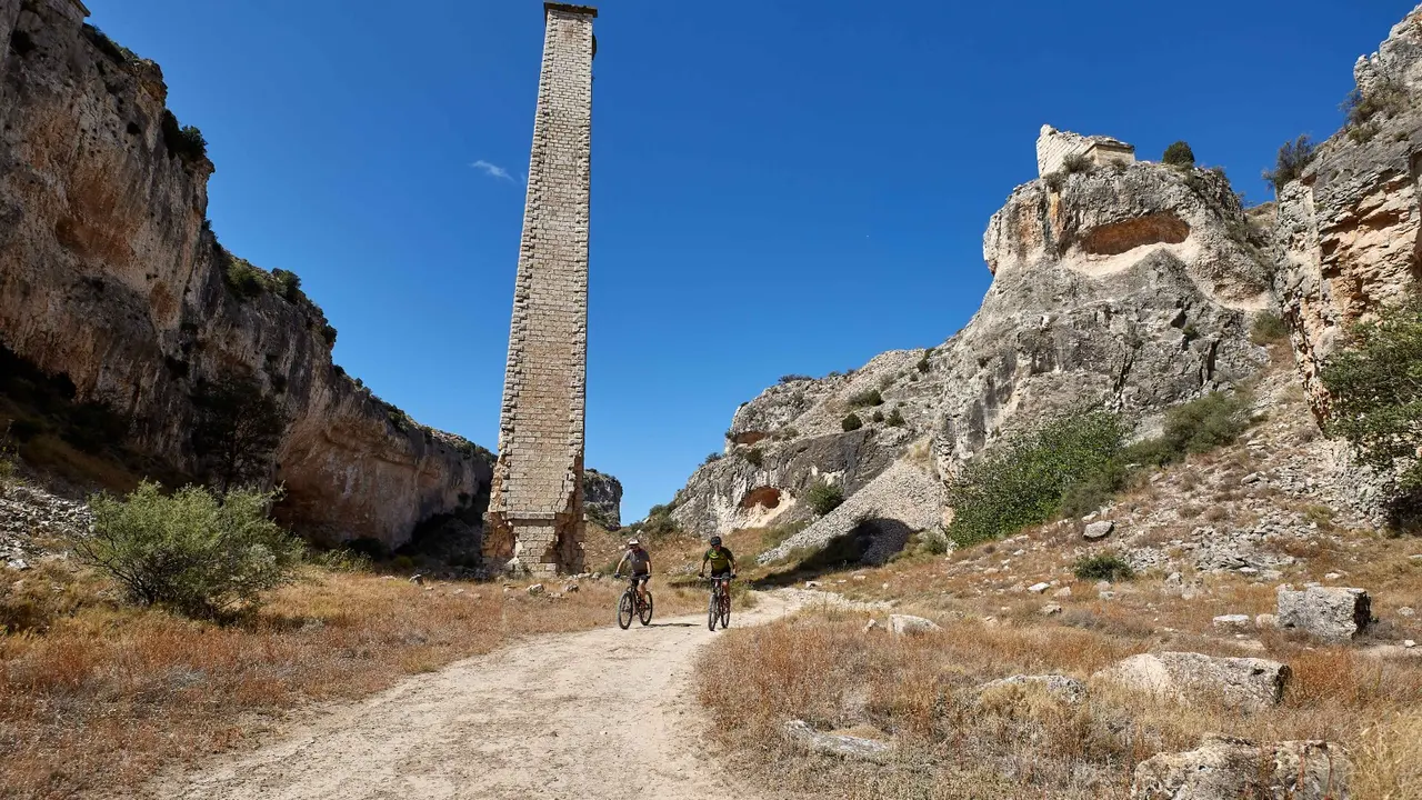 Un tramo del recorrido por donde pasar&aacute; la nueva V&iacute;a Verde del Campo de Belchite. / Sim&oacute;n Aranda
