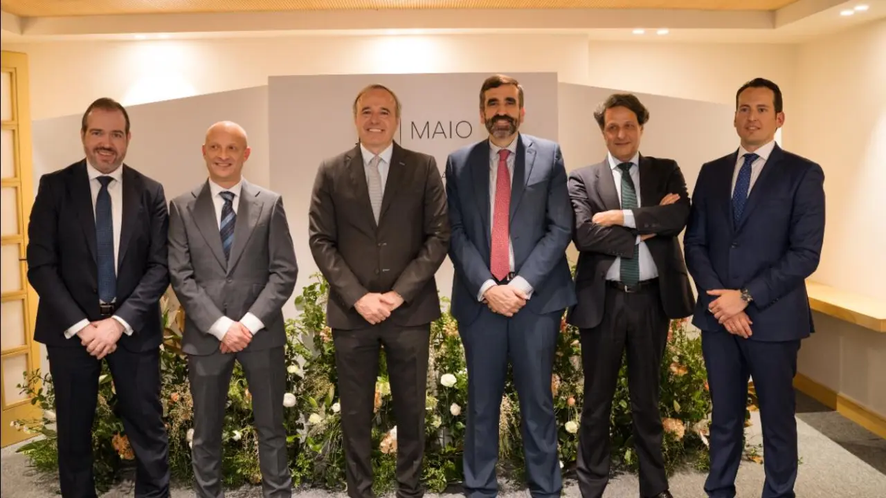 Carlos Garc&iacute;a Gonzalvo (Socio de MAIO), Carlos Gimeno (Consejero de Econom&iacute;a, Transformaci&oacute;n Digital y Transparencia del Ayuntamiento de Zaragoza), Jorge Azc&oacute;n (Presidente de la DGA), Javier Ech&aacute;varri (Socio de MAIO),Oriol Pr&oacute;sper (Socio de MAIO) y Roberto Tambo (Socio de MAIO).