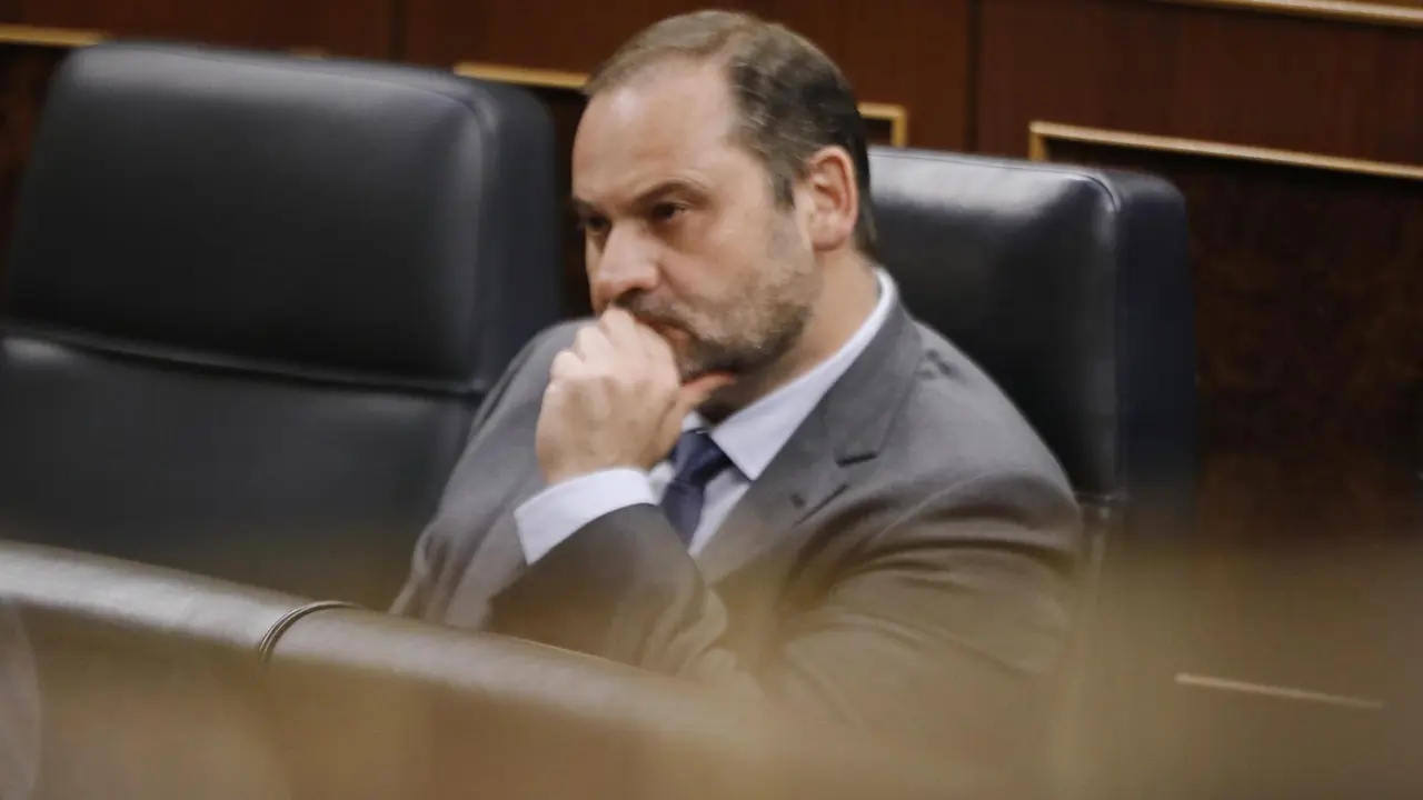 Jos&eacute; Luis  &Aacute;balos sentado en el esca&ntilde;o de ministro en el Congreso de los Diputados / EP