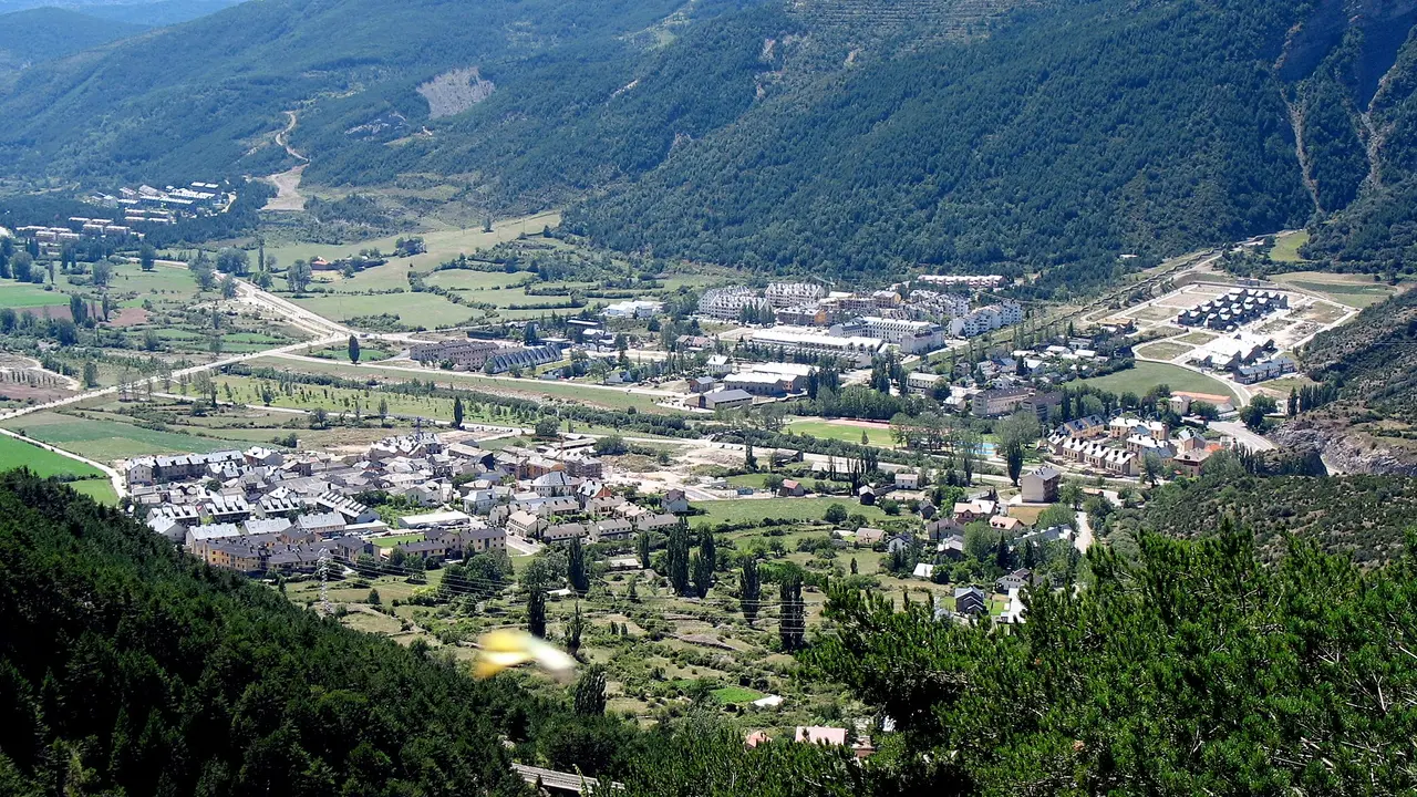 Villan&uacute;a est&aacute; ba&ntilde;ada por el r&iacute;o Arag&oacute;n / Huesca la Magia