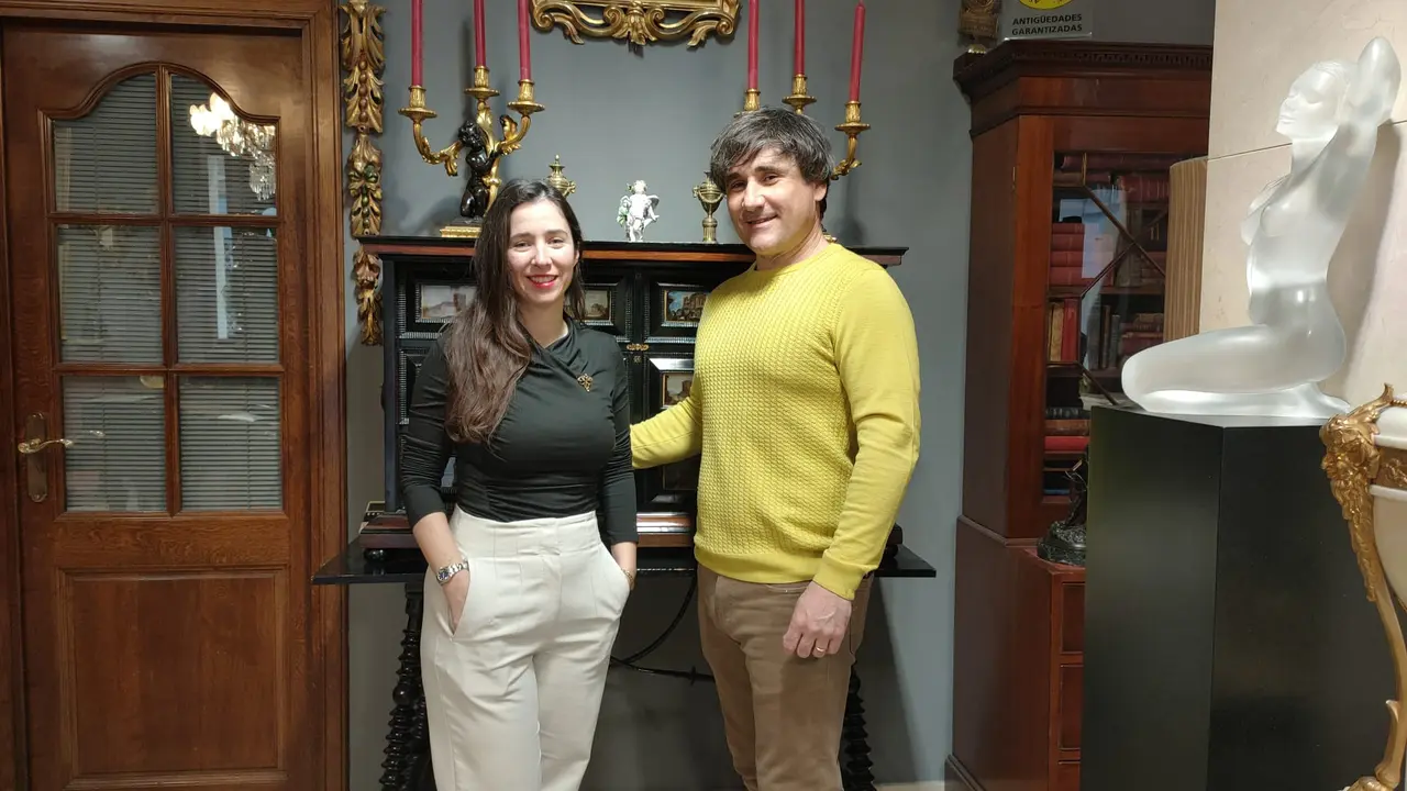 David Matur&eacute;n y B&aacute;rbara Malatesta est&aacute;n al frente a esta tienda de antig&uuml;edades / HA