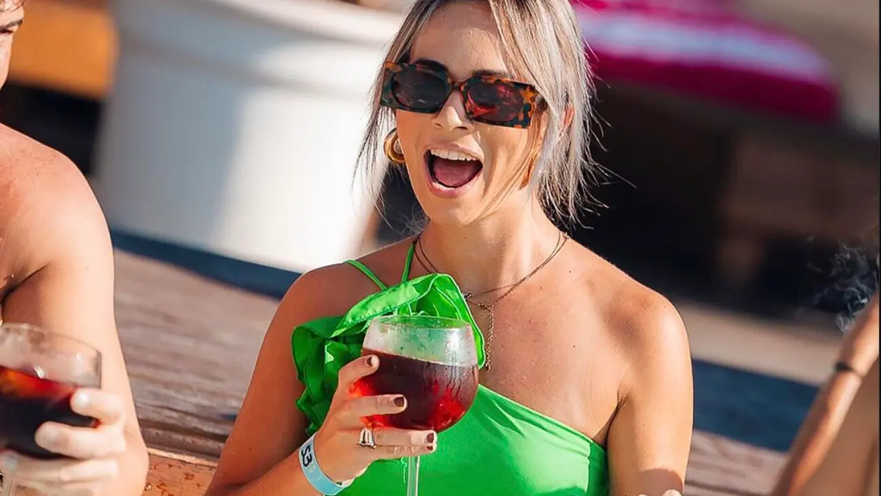 El nuevo beach club de Pe&ntilde;&iacute;scola tendr&aacute; vinculaci&oacute;n con uno de los propietarios de Nudo Beach Castell&oacute;n. En la fotograf&iacute;a, una de las usuarias de Nudo Beach en el Grao de Castell&oacute;n / Nudo Beach