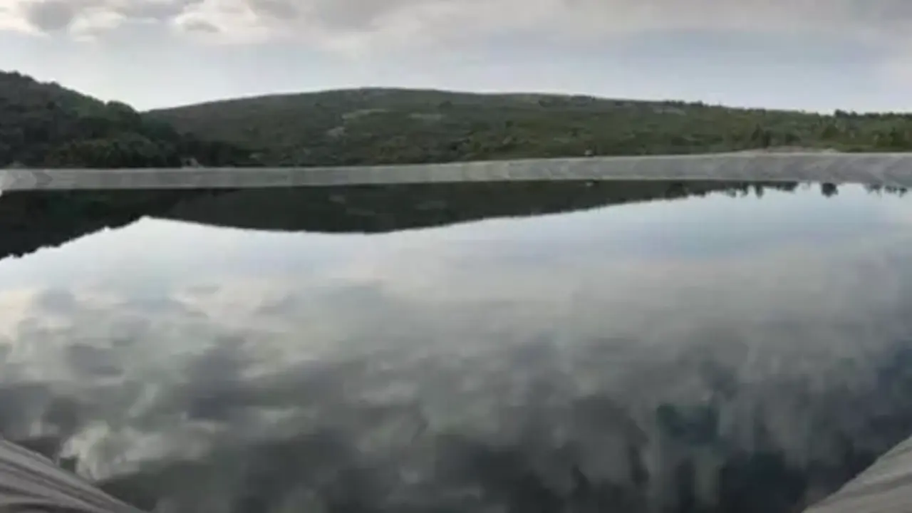 imagen de una balsa de riego similar a en la que se produjo el suceso /Europa Press