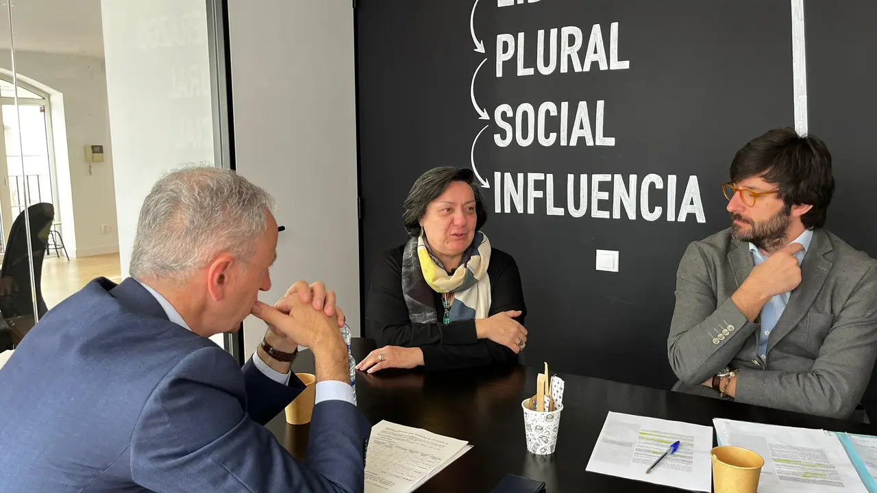 Luis Esta&uacute;n (IAA), Mar&iacute;a Jos&eacute; Acedo (Arpa) y David Bl&aacute;zquez (AWS)