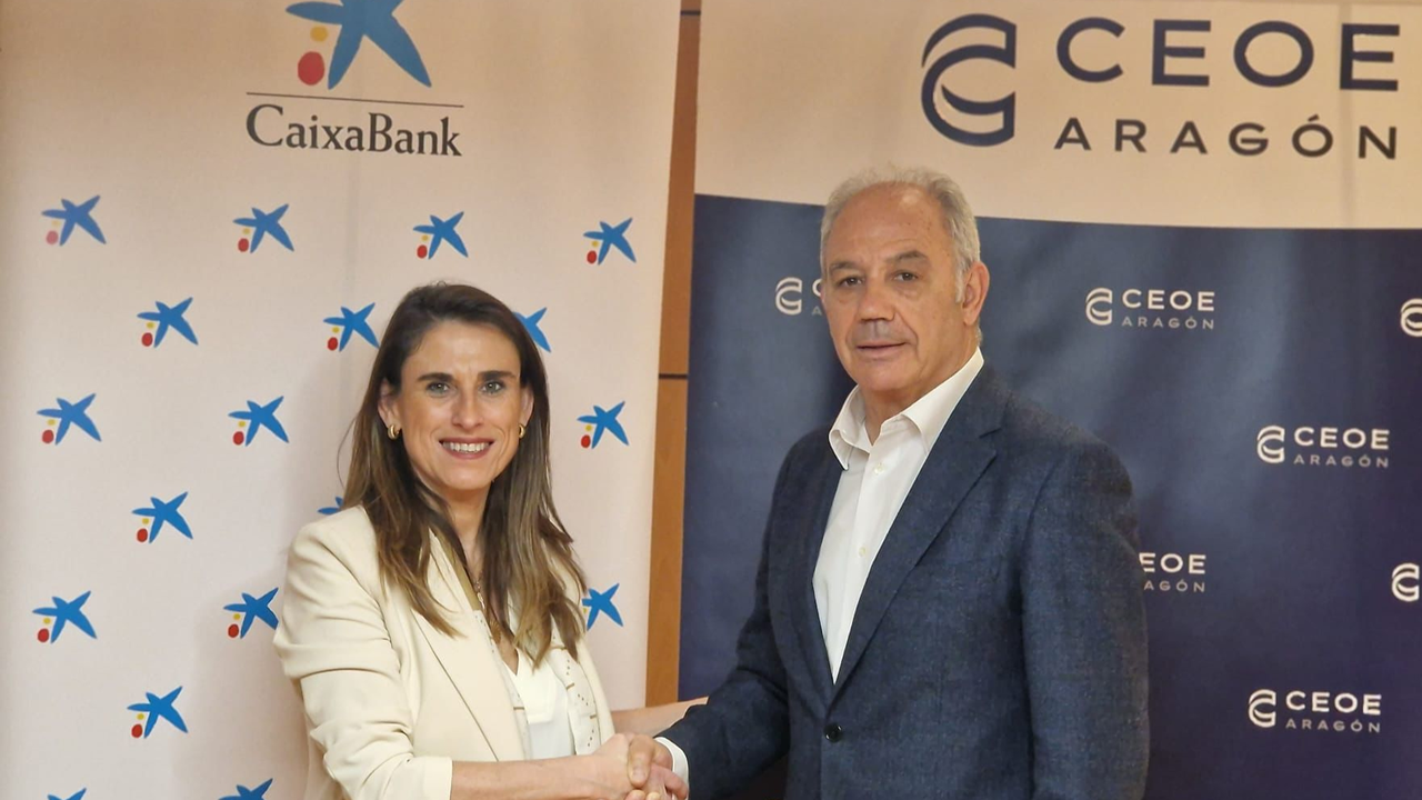 La directora territorial Ebro de CaixaBank, Isabel Moreno, y el presidente de CEOE Arag&oacute;n, Miguel Marzo.