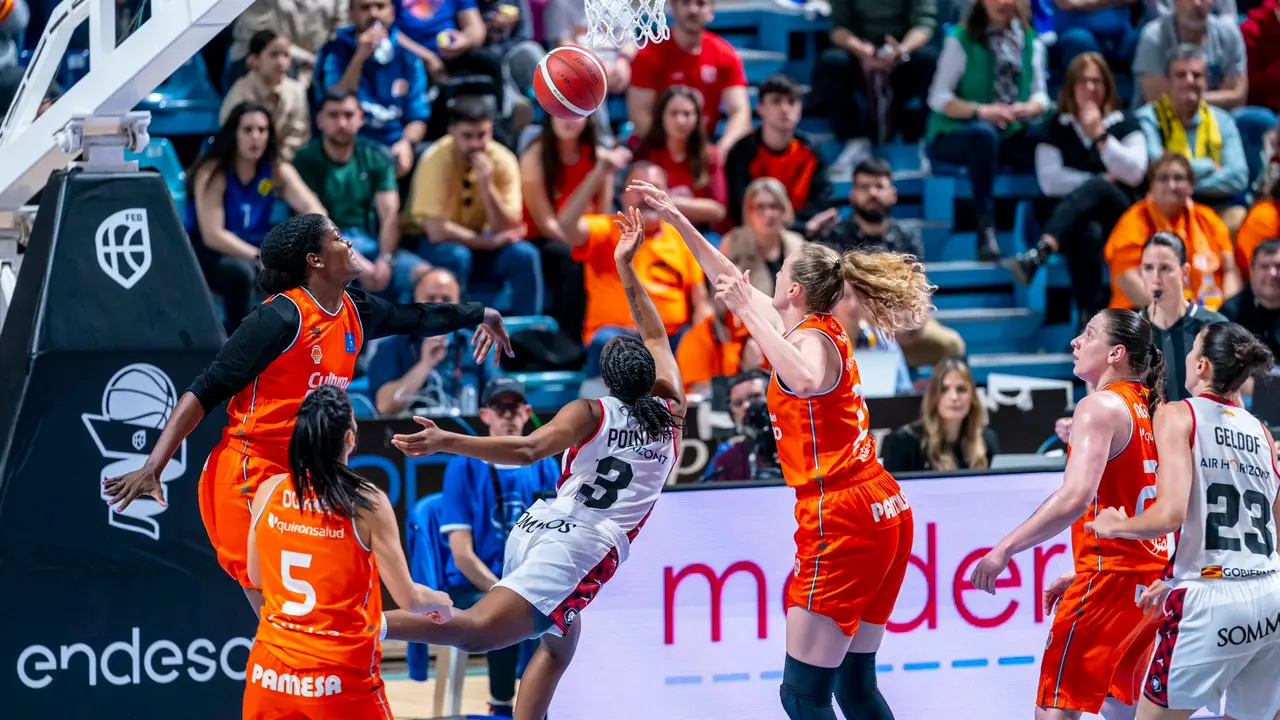 Casademont no puede con Valencia en la Copa de la Reina / CASADEMONT