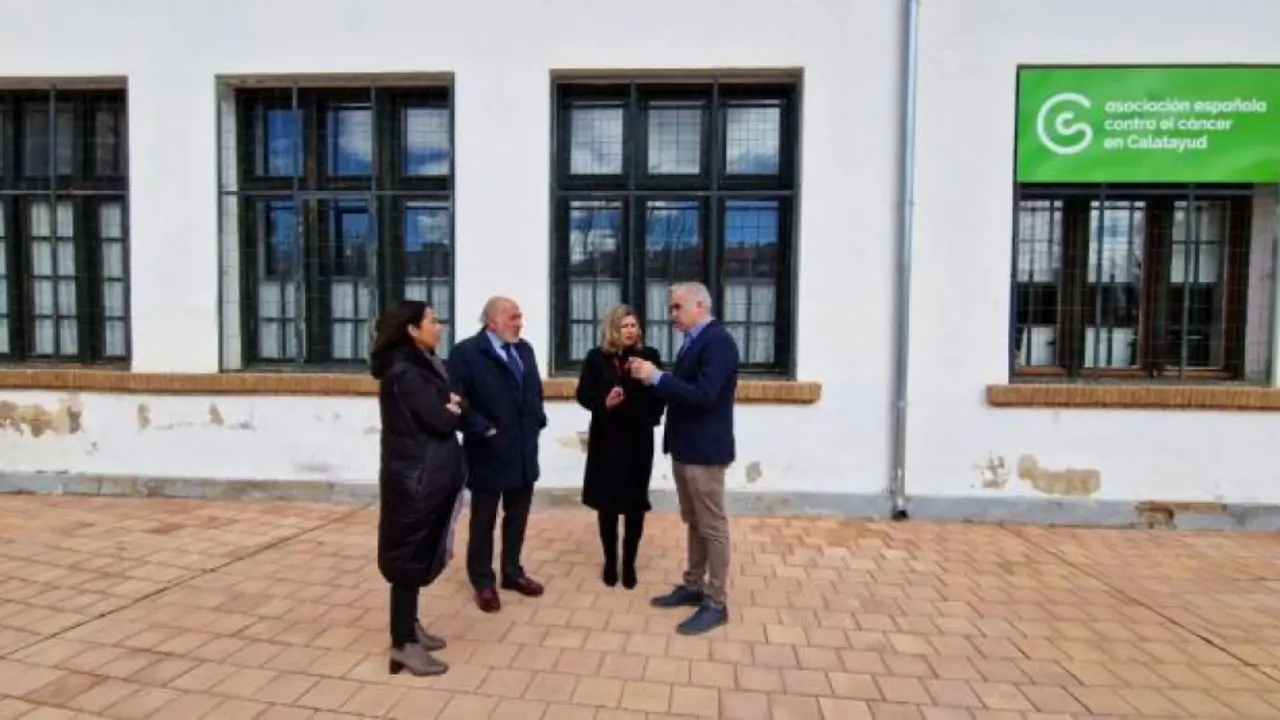Visita de la consejera de Educaci&oacute;n, Claudia P&eacute;rez Forni&eacute;s, al antiguo colegio Ram&oacute;n y Cajal de Calatayud.