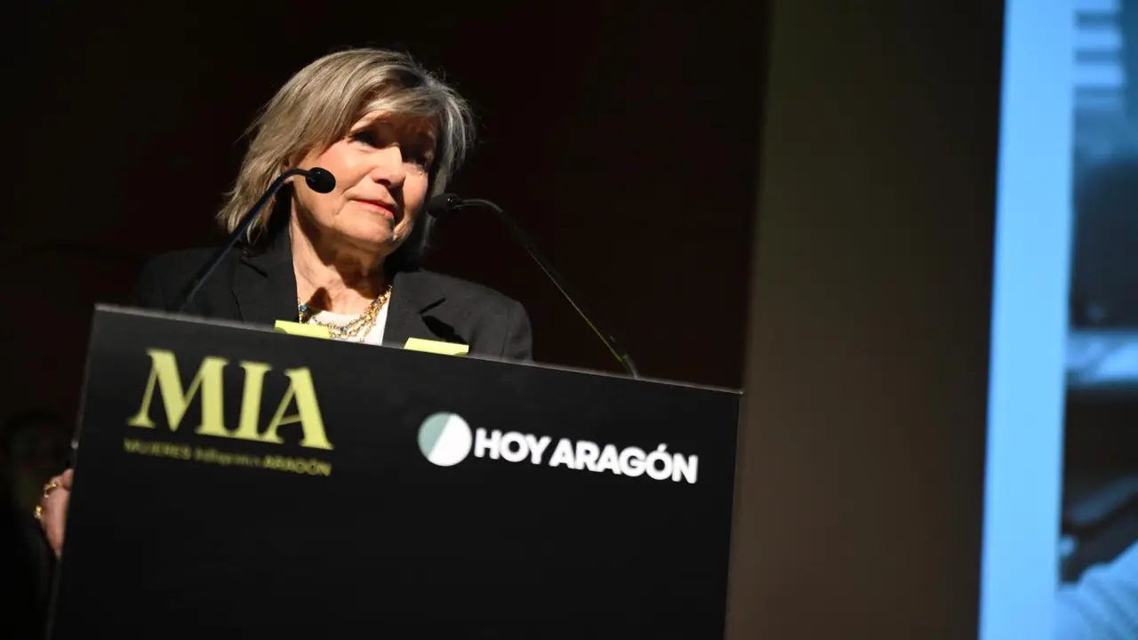 Cristina Ner&iacute;n recibiendo el PREMIO MIA