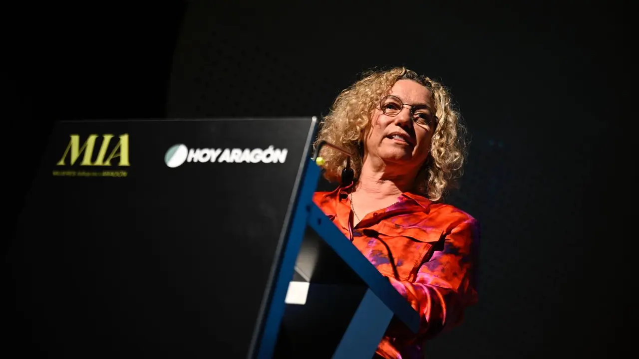 Clara Arpa recibiendo el PREMIO MIA