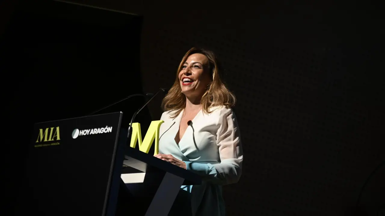 La alcaldesa de Zaragoza Natalia Chueca recibe el PREMIO MIA en la categor&iacute;a MIA del a&ntilde;o