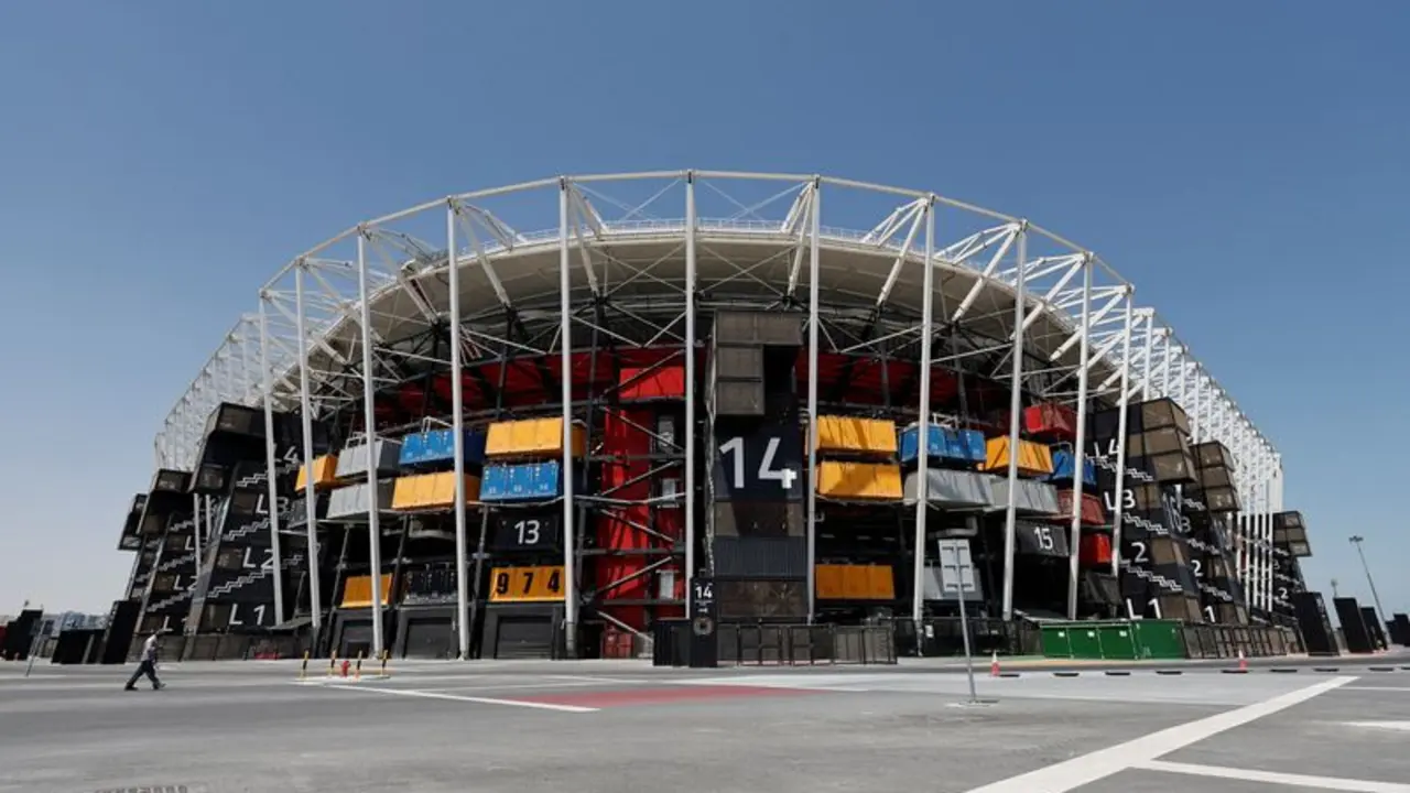 Vista fuera del estadio general 974, para el Mundial de Qatar 2022 
 / REUTERS