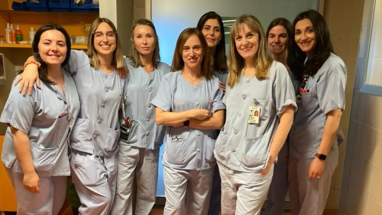 Equipo quir&uacute;rgico del Hospital Miguel Servet que realiza la primera extirpaci&oacute;n del &uacute;tero con laparosc&oacute;pica v&iacute;a vaginal / Hospital Universitario Miguel Servet