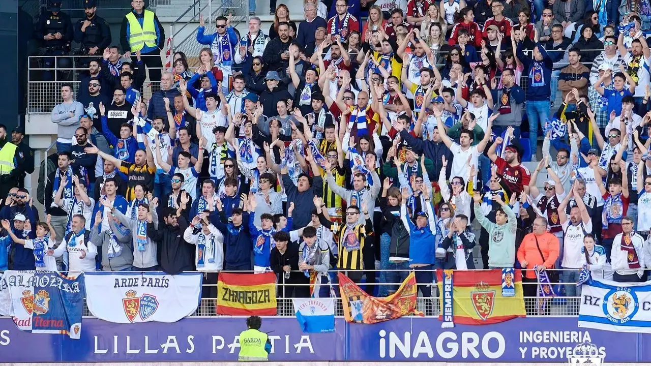 Aficionados del Real Zaragoza en El Alcoraz / REAL ZARAGOZA