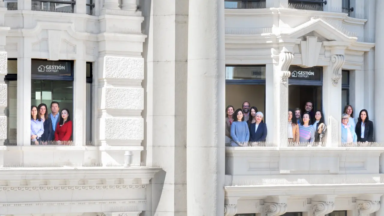 Foto del equipo de Gesti&oacute;n Com&uacute;n en sus oficinas centrales en C/ Coso 42 Planta 3
