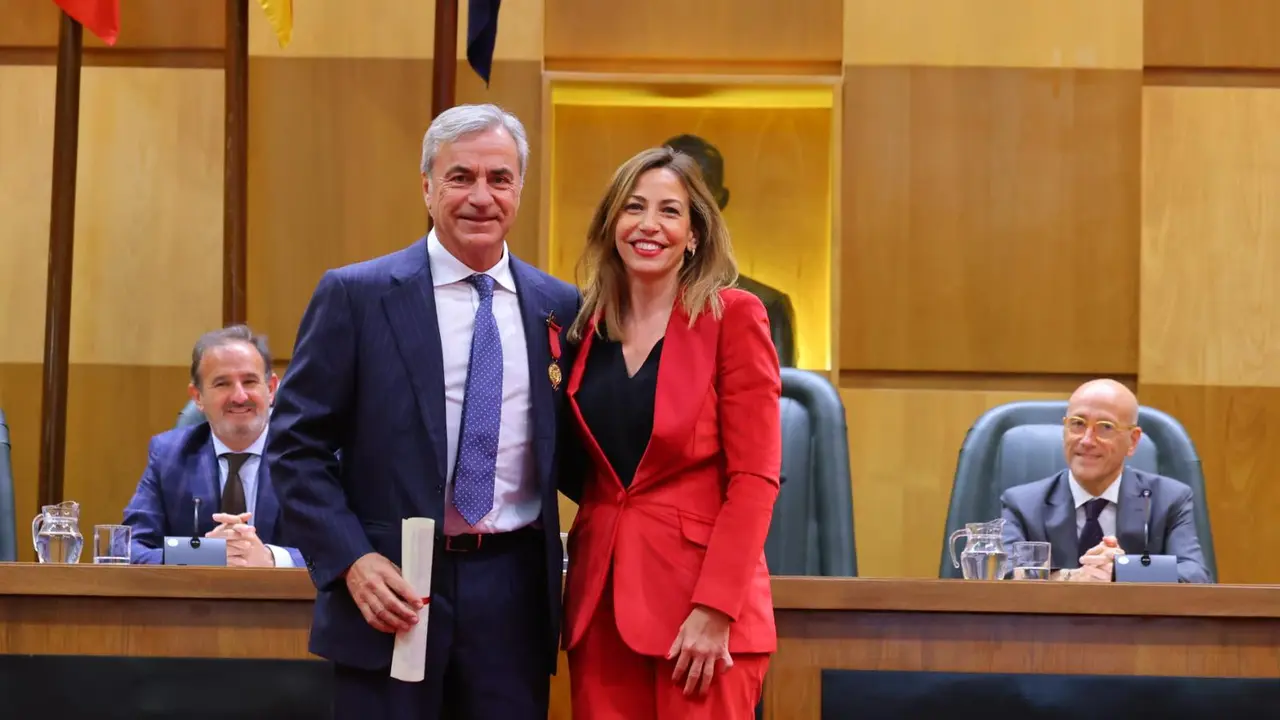 Carlos Sainz con Natalia Chueca / AYUNTAMIENTO DE ZARAGOZA