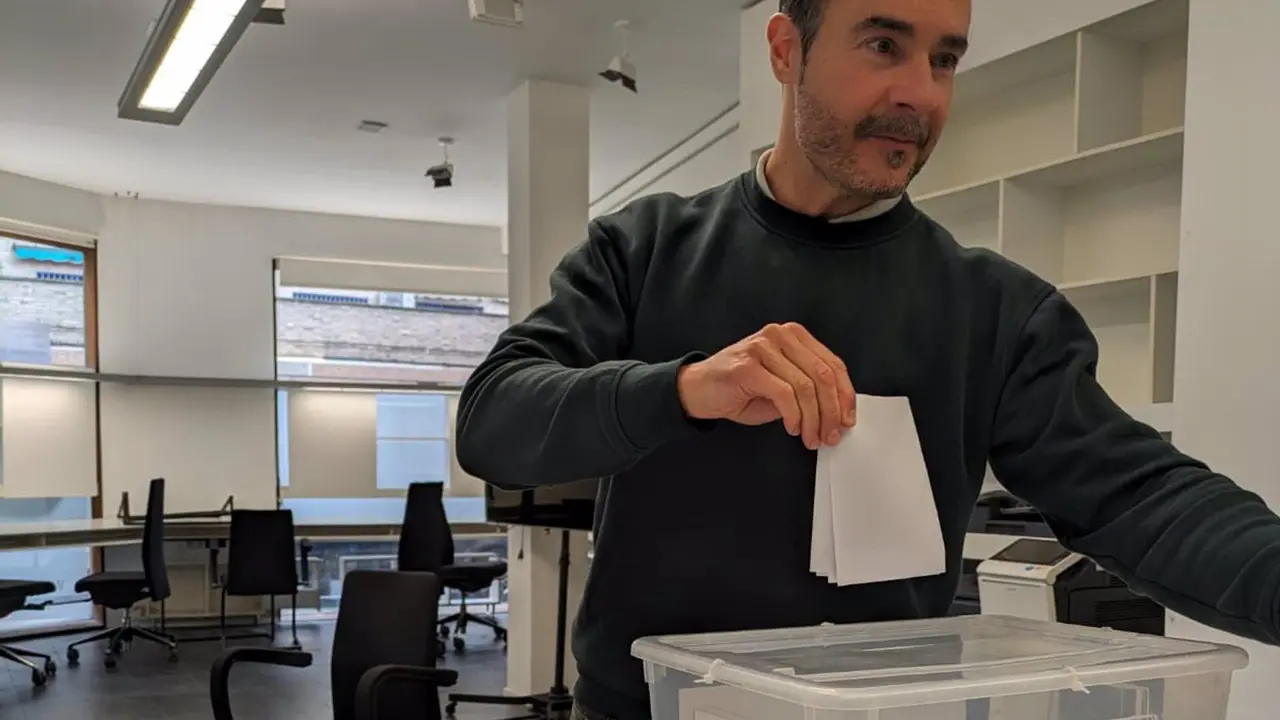 Chuaqu&iacute;n Bernal, reelegido presidentde de CHA-Zaragoza. / CHA