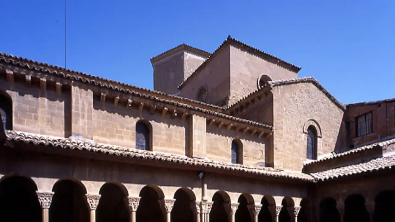 El claustro es una aut&eacute;ntica joya del rom&aacute;nico / San Pedro el Viejo