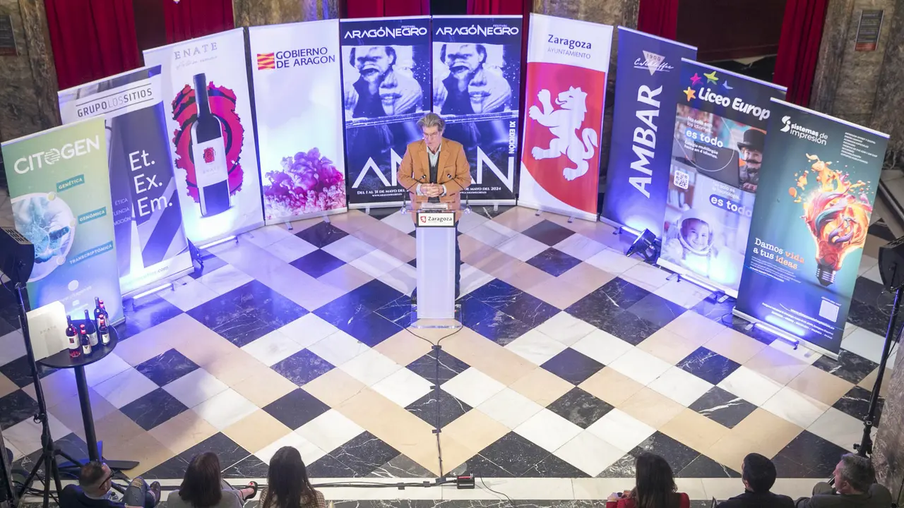 El director del Festival Arag&oacute;n Negro, Juan Bolea, presenta la XI edici&oacute;n del certamen cultural que se celebrar&aacute; durante el mes de mayo. / EFE-Javier Cebollada