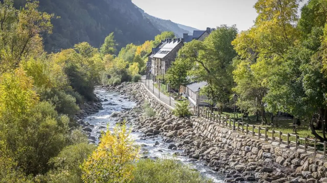 El r&iacute;o Arag&oacute;n a su paso por Canfranc / Turismo de Arag&oacute;n
