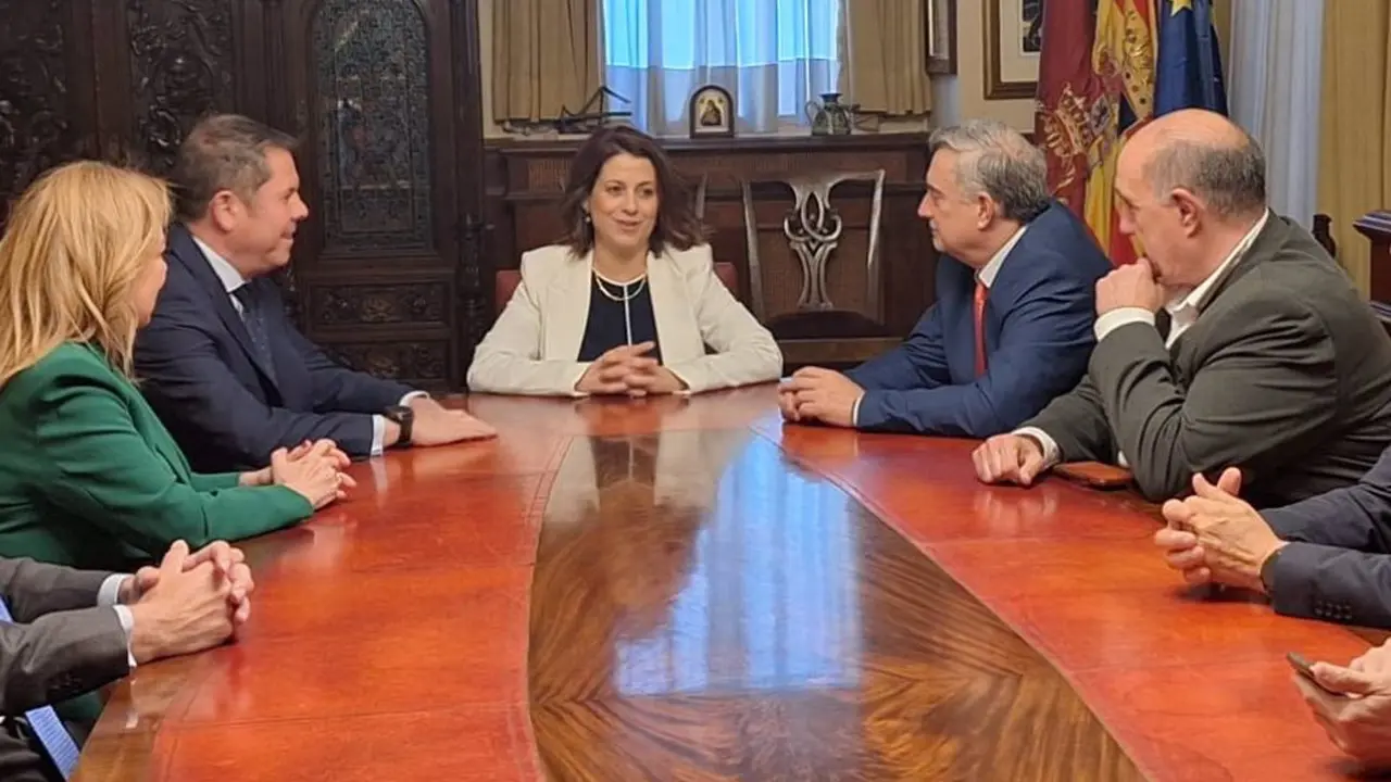 La alcaldesa de Teruel y el presidente de CEPYME.