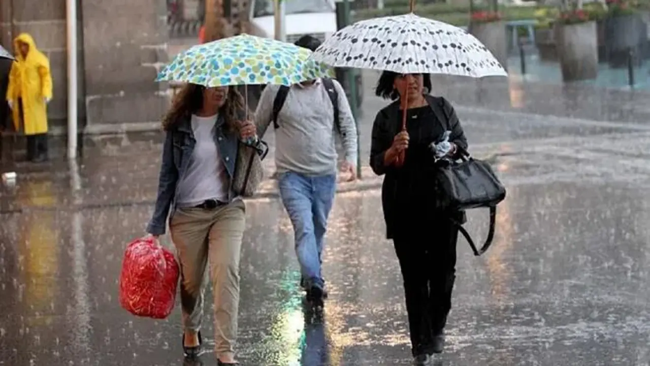 Lluvia en Zaragoza / HOY ARAG&Oacute;N.