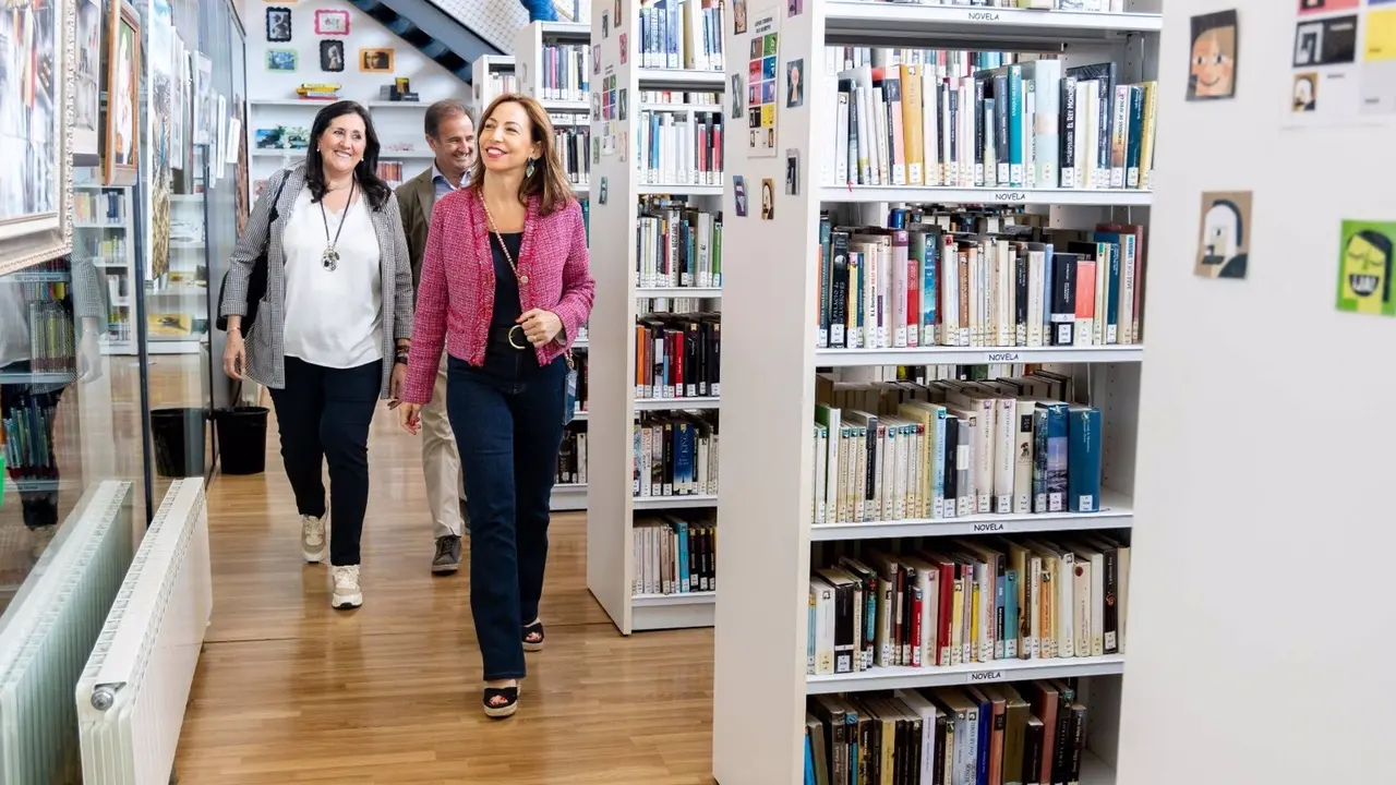 08/05/2023 Natalia Chueca, Paloma Espinosa y &Aacute;ngel Lor&eacute;n visitan la biblioteca Benjam&iacute;n Jarn&eacute;s
SOCIEDAD ESPA&Ntilde;A EUROPA ARAG&Oacute;N ESPA&Ntilde;A EUROPA ARAG&Oacute;N ZARAGOZA CULTURA
AYUNTAMIENTO DE ZARAGOZA