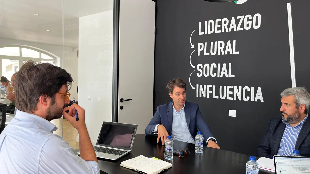 David Bl&aacute;zquez (AWS), Lucas Rivera (Ribawood) y Unai Navarro (Coca-Cola)