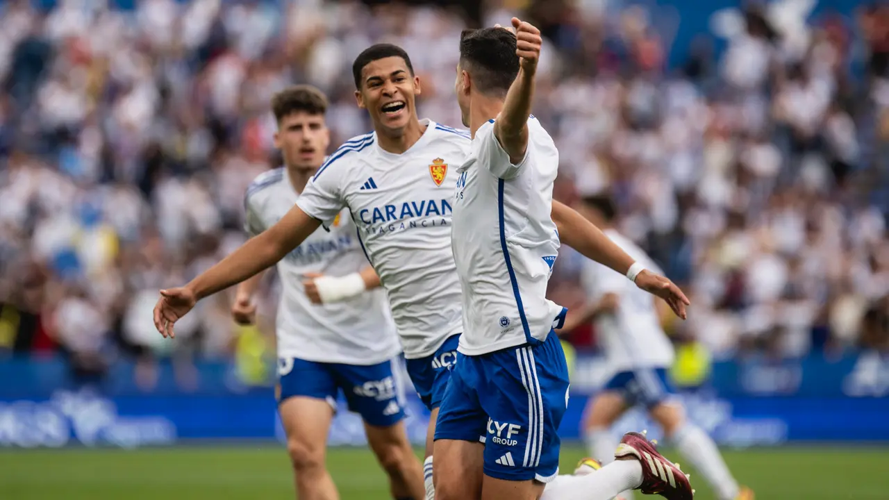 El Real Zaragoza en La Romareda / MARCOS CEBRI&Aacute;N